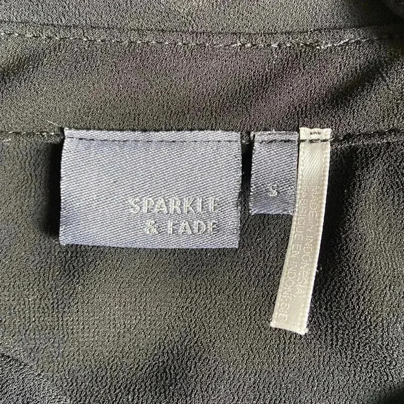 Sparkle & Fade Sleeveless Blouse - Picture 4 of 5